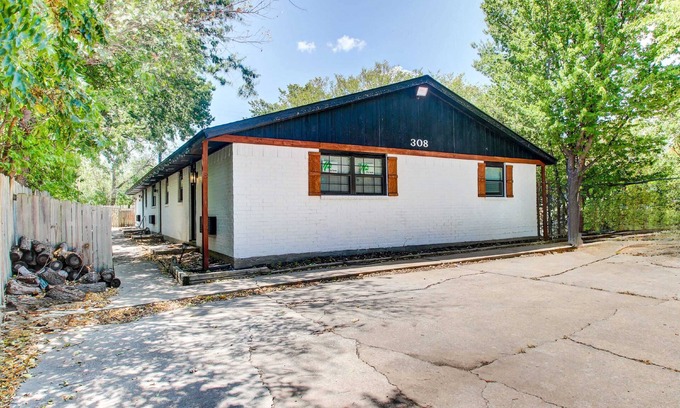 Lawton Apartment | Cozy Home Near Downtown Lawton