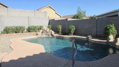 Alta Vista Estates House | Cozy home near freeways w pool BBQ