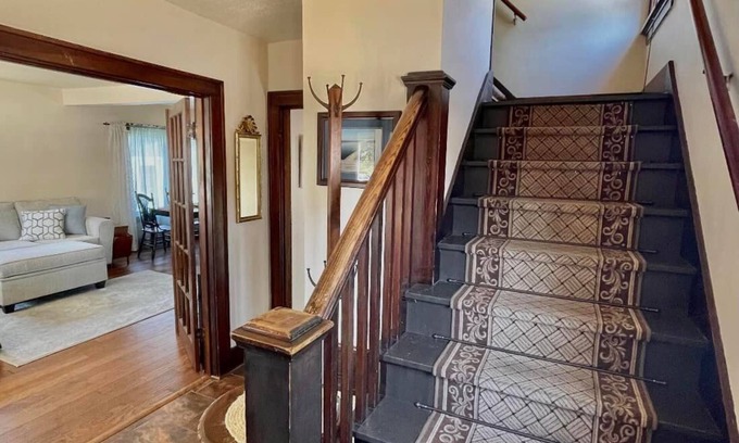Two Rivers House | Cozy home near Lake Michigan. Easy drive to Green Bay, Door County & Sheboygan.