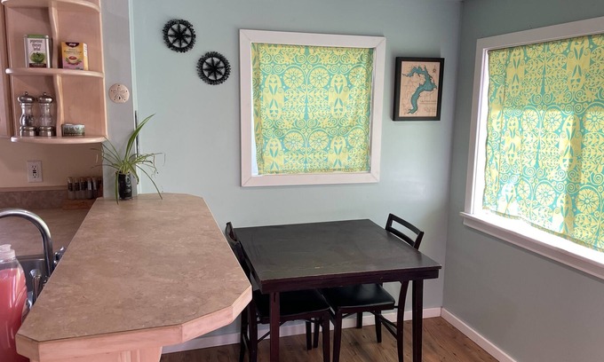 Osburn House | Cozy home near two ski resorts!