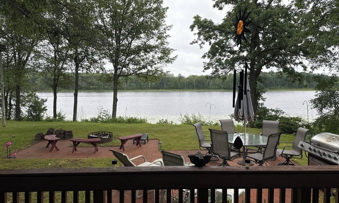 Springbrook House | Cozy home on private lake close to ATV snowmobile trails.