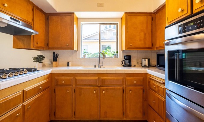 Bonita House | Cozy Home! Plenty of Parking. Back yard.