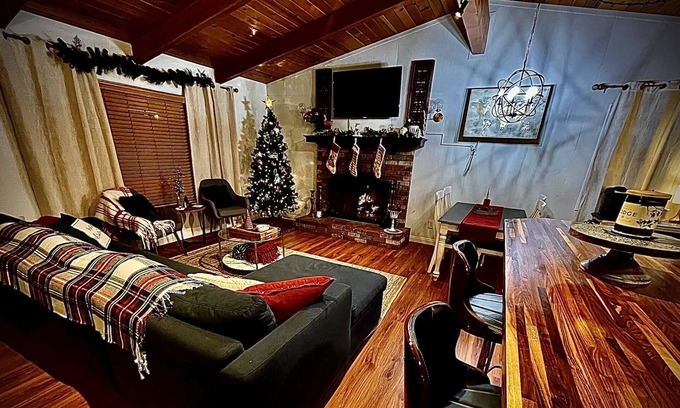 Wrightwood Ski Chalet | Cozy Home + Sauna Centrally Located in Wrightwood