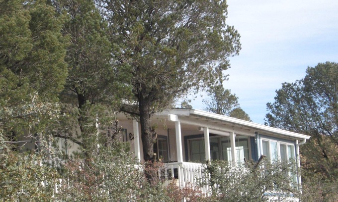 Prescott House | Cozy home tucked in high on Canyon Wall with spectacular views