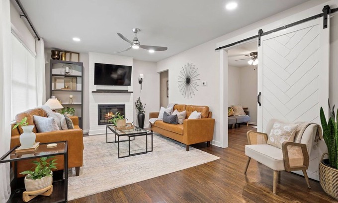 Marietta House | Cozy Home w/Private Deck + Smart TVs, DT Marietta & ATL