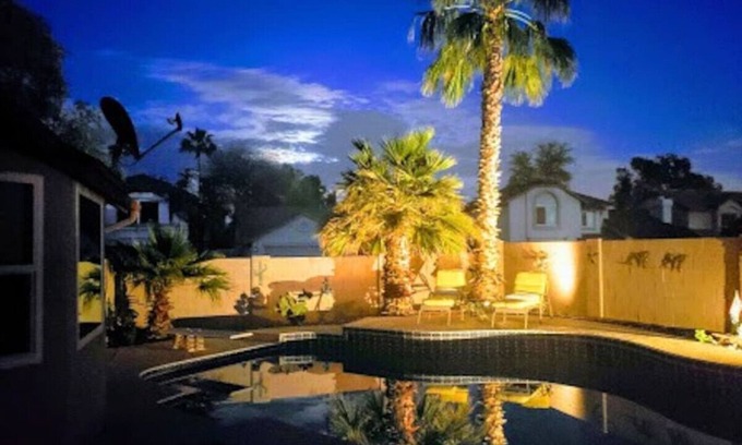 Park Hill House | Cozy Home with Sparkling Diving Pool/N. Phoenix