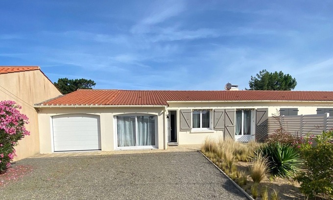 Bretignolles-sur-Mer House | Cozy House Near Beach with Enclosed Garden, Terrace, and WiFi