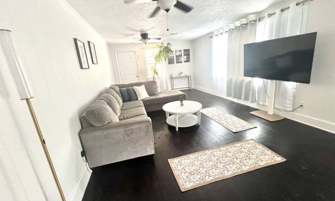 Columbia House | Cozy house in Columbia min from downtown,Fort Jackson, USC, Columbia airport.