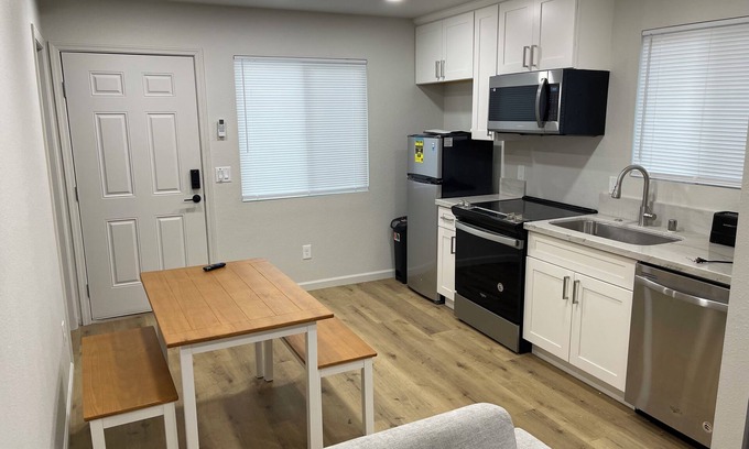 Modesto House | Cozy house in peaceful Modesto with WiFi, AC