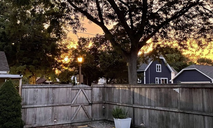 Whitefish Bay House | Cozy house in the north part of Milwaukee - 15 minutes to downtown!
