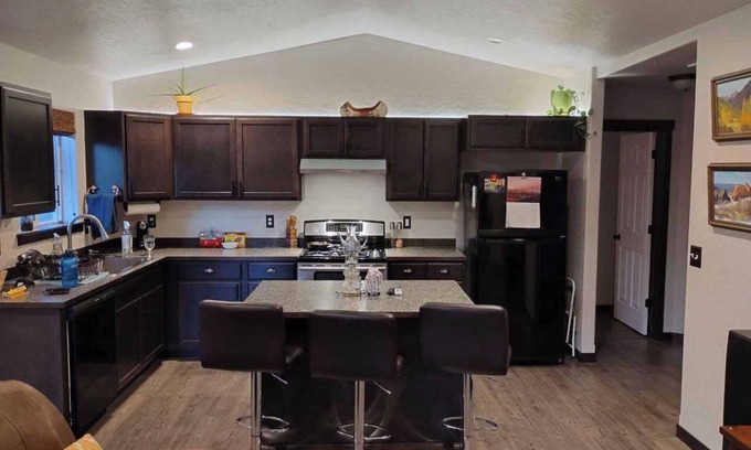 Spirit Lake House | Cozy House minutes from the water, close to Silverwood Theme Park.nn