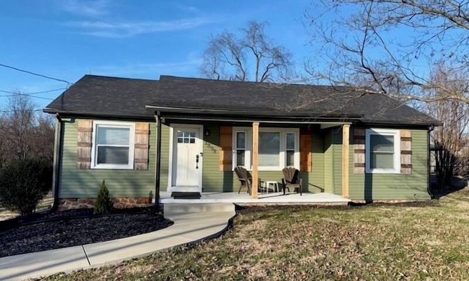 Bowling Green Cottage | Cozy House with lots of charm!