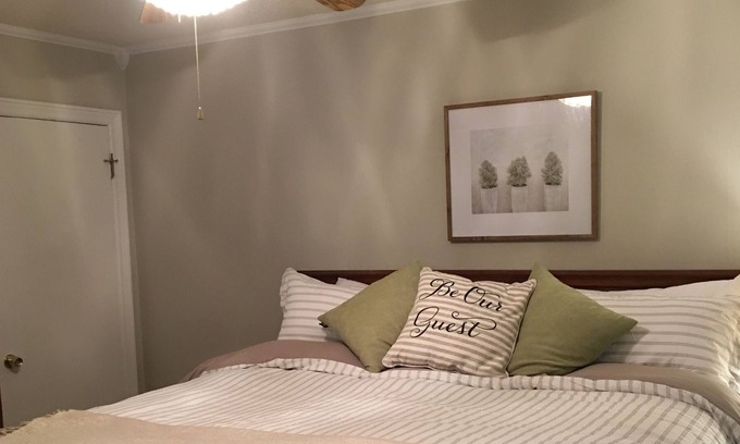 Cleveland Apartment | "Cozy In Cleveland II", King size bed, close to Lee University, garage.