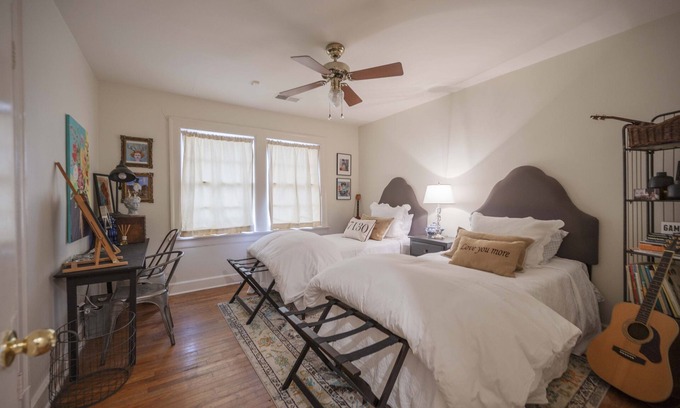 Murfreesboro House | Cozy in the city.blocks to MTSU & 1 mile stroll down Main to historic Square