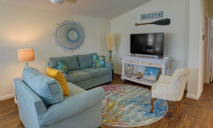 Hutchinson Island South House | Cozy Jensen Beach Home: Pool Access, Walk to Beach