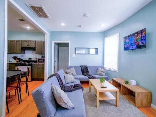 Greenville Apartment | Cozy Jersey City Retreat - 3BR Apartment near NYC
