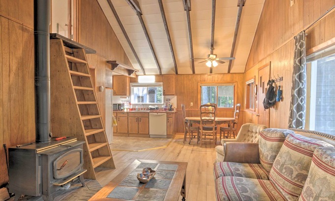 Klamath Lake House | Cozy Klamath Falls Home Near Fishing & Parks!