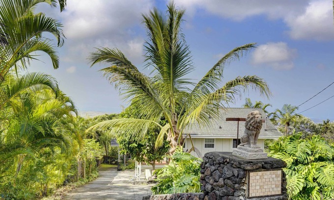 Kalaoa Cottage | Cozy Kona Coast Apt w/Lanai ~ 8 Miles to Beach!