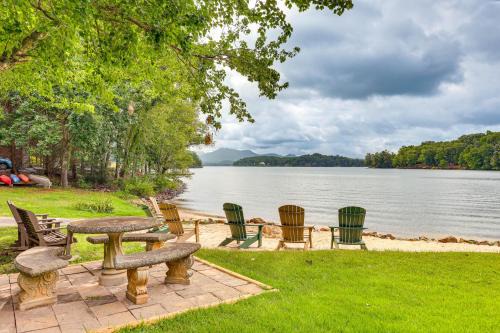 Hayesville House | Cozy Lake Chatuge Getaway, Walk to Water!