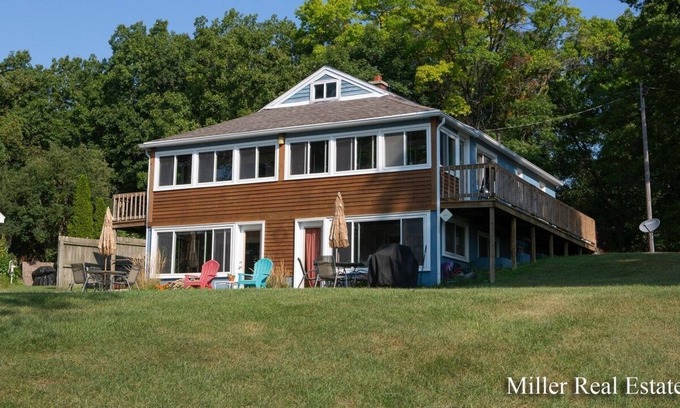 Hastings Apartment | Cozy Lake Front get away