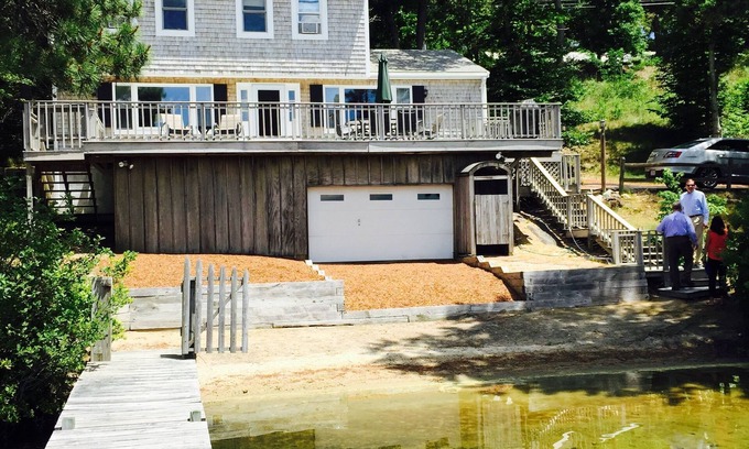 Centerville House | Cozy lake house minutes to Craigville Beach