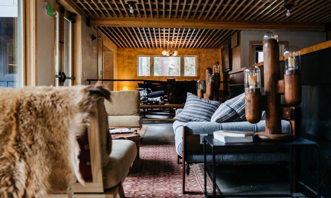 Lakeside Park House | Cozy Lake Tahoe Stay - Family fun around Fireplace & S'mores