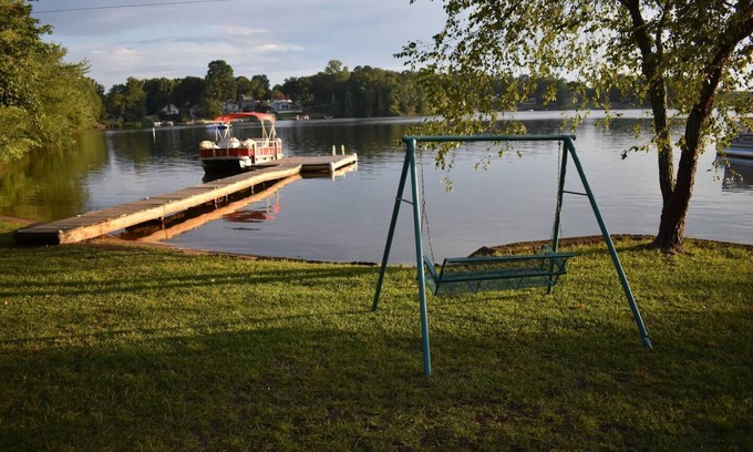 Inman Apartment | Cozy Lakefront Apartment