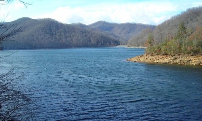 Topton Cabin | Cozy Lakefront Cabin, on Beautiful Nantahala Lake