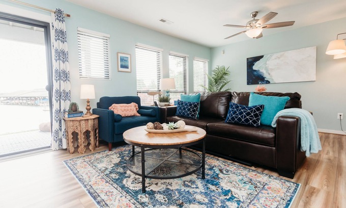 North Shore Condo | Cozy Lakefront Condo with Kayaks at Bernard's Landing on Smith Mountain Lake