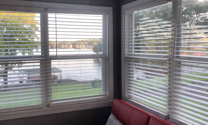 Hot Springs Cottage | Cozy lakefront cottage (only minutes away from Oaklawn Park & Casino)