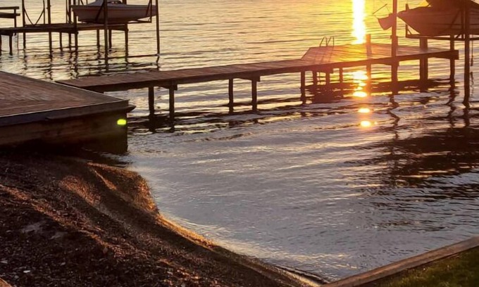 Town of Torrey Cottage | Cozy lakefront cottage on Seneca Lake wine trail with private dock and beach