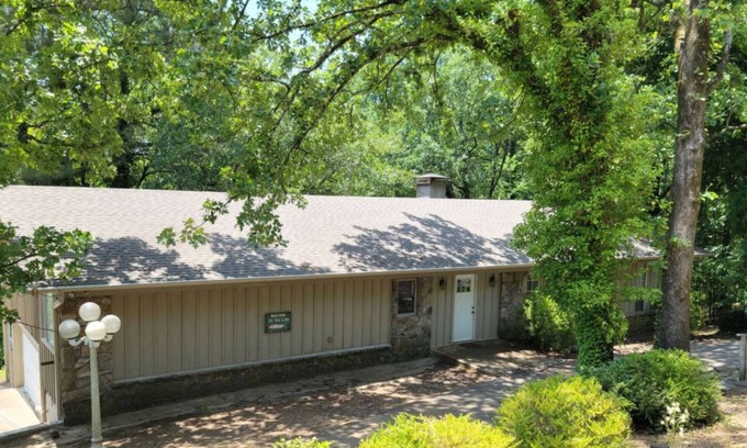 Heber Springs House | Cozy lakefront house with all of the comforts of home