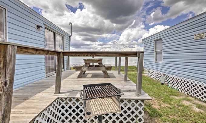 Silver Springs Cottage | Cozy Lakefront Home in Ocala w/Deck, Grill + A/c!