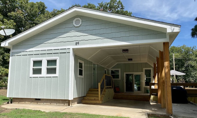 Longtown House | Cozy Lakeside Villa