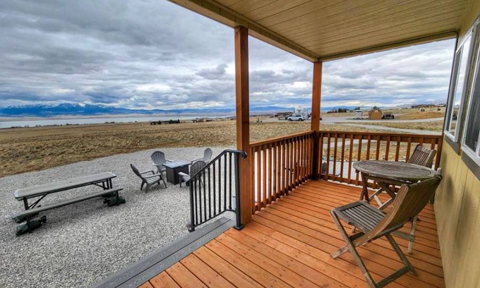 Broadwater County Cabin | Cozy Lakeview Cabin | Stunning Lake and Mountain View | Canyon Ferry Lake