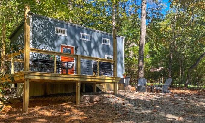 Mills River House | Cozy Lakeview Cottage
