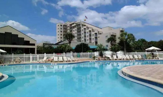 Southwest Orlando Condo | Cozy Lakeview Getaway/Near Universal Studios