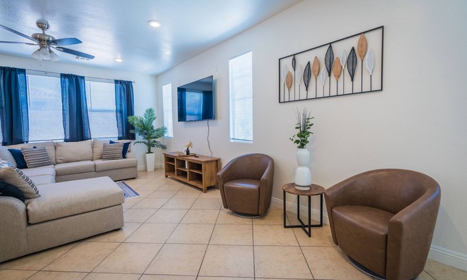 North Las Vegas House | Cozy Las Vegas home! Family friendly! Sleeps 8