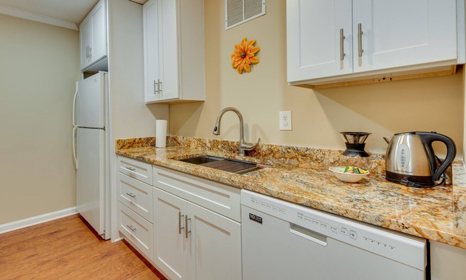 Lawrenceville Apartment | Cozy Lawrenceville Apt - 6 Mi to Mall of Georgia!