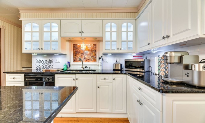 Lewiston Cottage | Cozy Lewiston Home < 10 Mi to Niagara Falls!