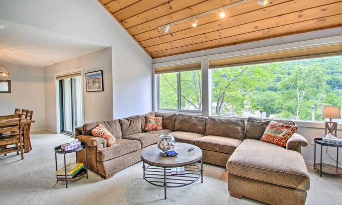 Lincoln Condo | Cozy Lincoln Condo ~ 1 Mi to Loon Mountain!