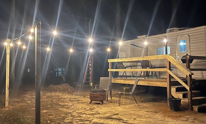 Purvis House | Cozy little camper, nestled quietly in the country/only minutes from the city