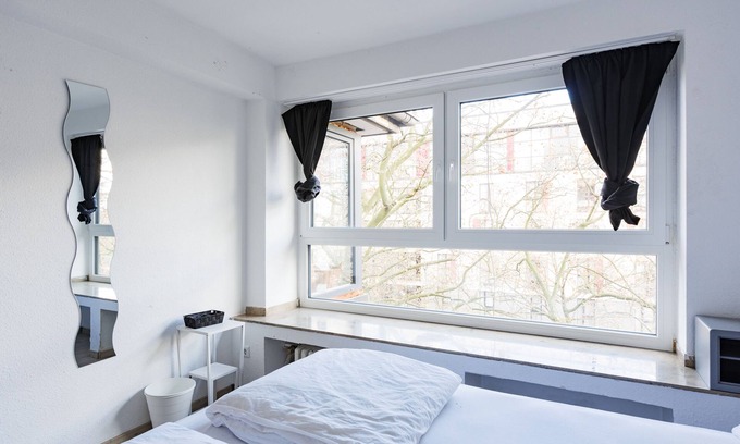 Duisburg City Center House | Cozy Loft with Mercatorstraße wiev Wi-Fi - Netflix