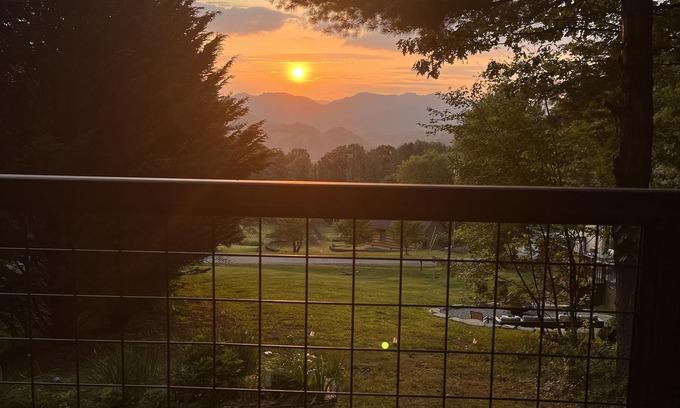 Vilas Cabin | Cozy Log Cabin - 7.5 miles from Downtown Boone NC/App St/Pet Friendly