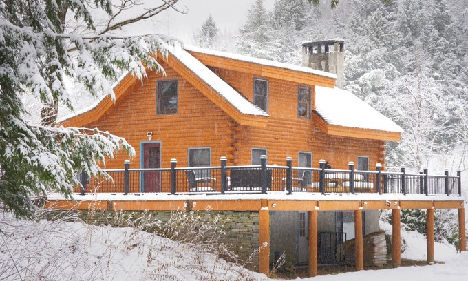 Cavendish Cabin | Cozy Log Cabin Short Drive to Okemo & Killington