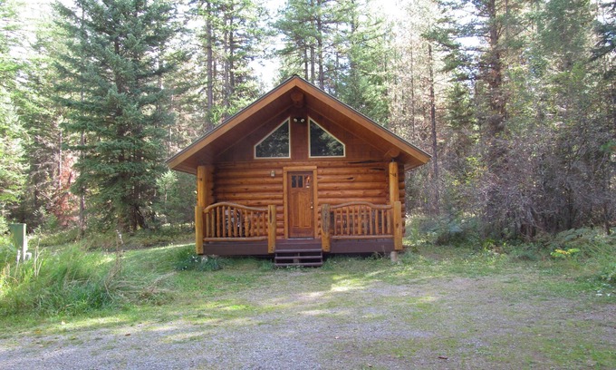 Martin City Cabin | Cozy log cabin six miles from west entrance to Glacier National Park