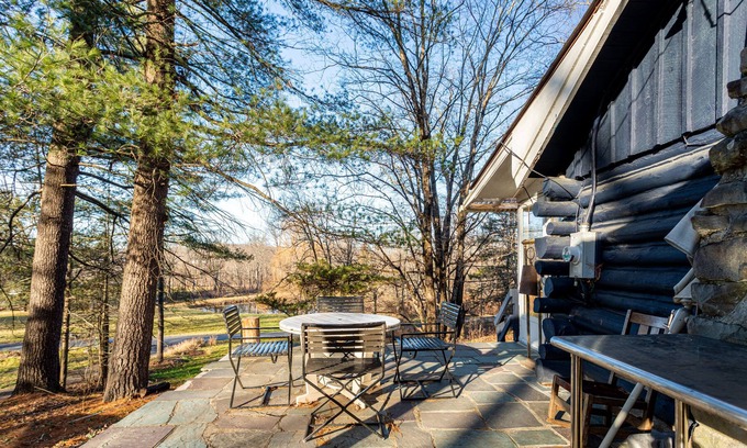 Washingtonville Cabin | Cozy Log Cabin in Hudson Valley