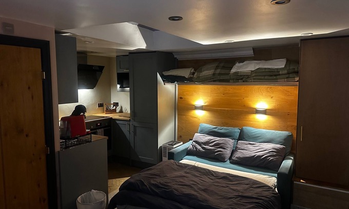 Cricklewood Apartment | Cozy London Studio Near City Center