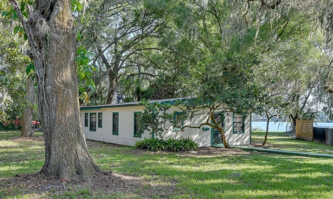 Lake Brant Cottage | Cozy Lutz Vacation Rental w/ Lake Access