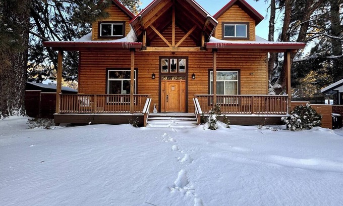 Wrightwood Cabin | Cozy Luxe Mountain Cabin Getaway